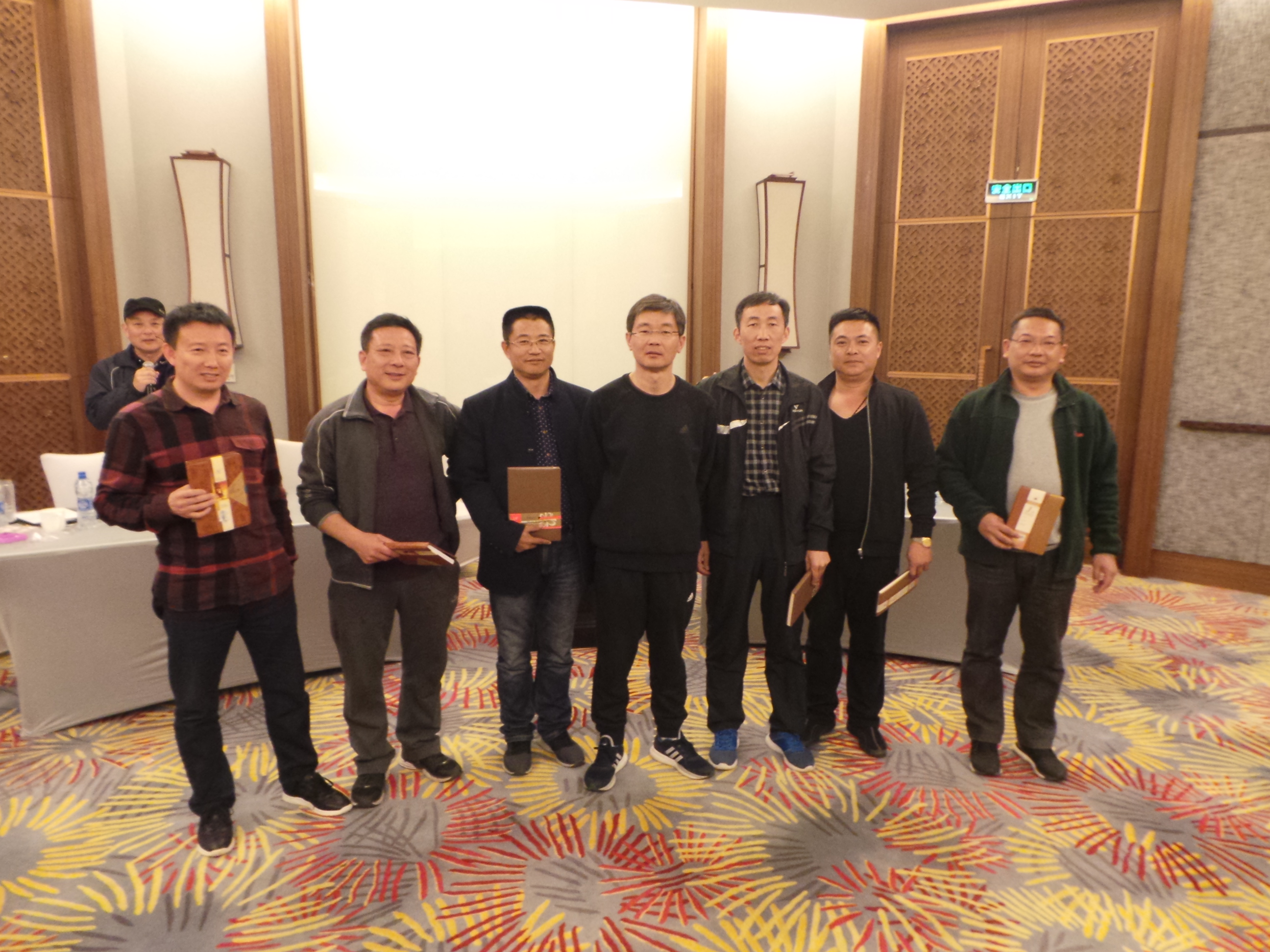 f3add26107858ee1916ab603affd851f.jpg 扑克比赛颁奖.JPG